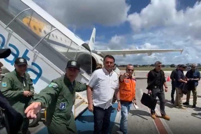 Bolsonaro usa alagamento de cidades na Bahia para atacar lockdown contra Covid