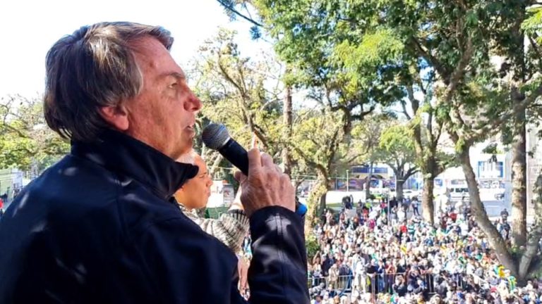 Presidente Bolsonaro participa da Marcha para Jesus