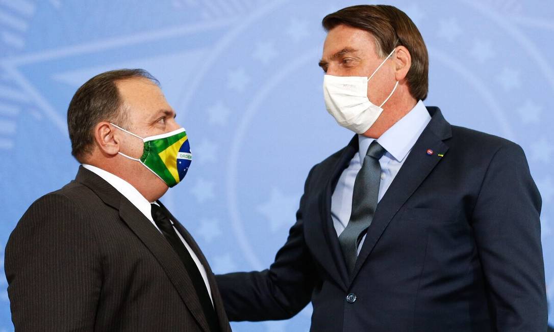 Bolsonaro cogita criar ministério para Pazuello 
