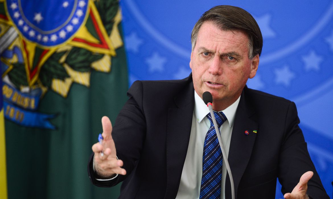 Em discurso, Bolsonaro cita possibilidade de novas trocas de comando