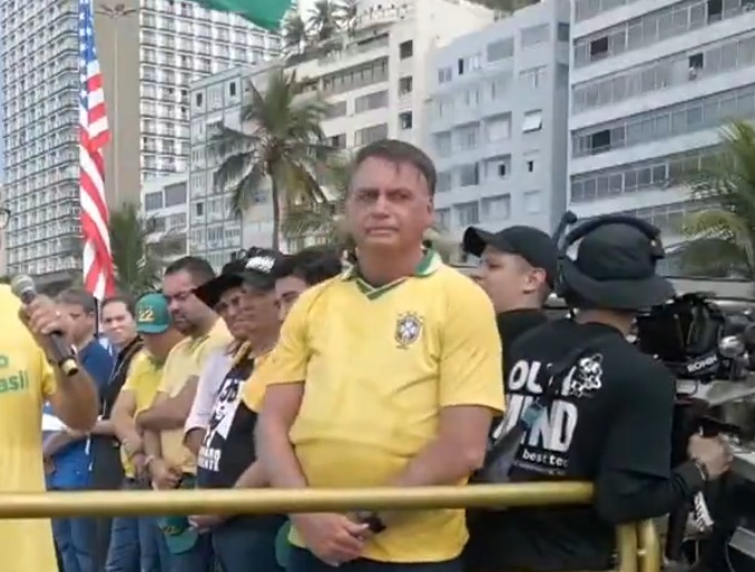 Bolsonaro diz que não vai sair do Brasil e que será um problema preso ou morto