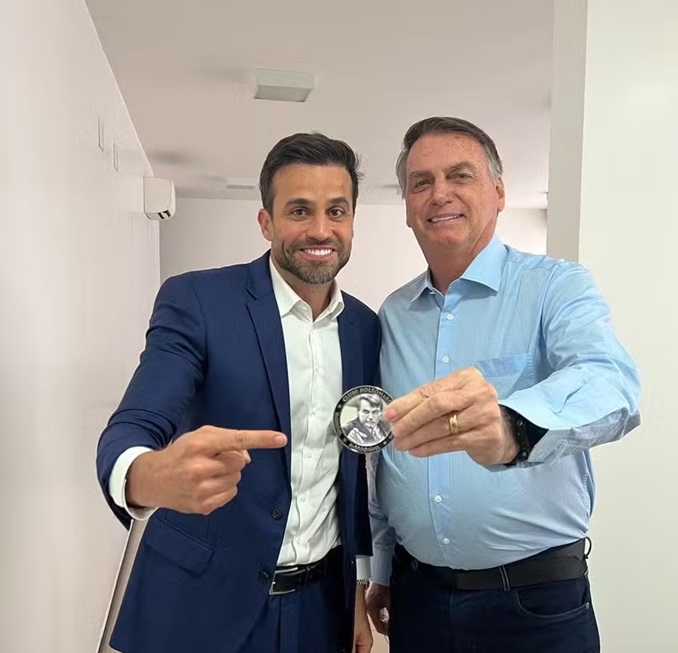 Marçal e família Bolsonaro voltam a trocar ataques em meio a disputa pela direita