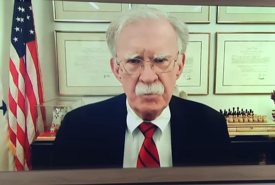 FBI faz busca na casa de John Bolton, ex-conselheiro de Donald Trump