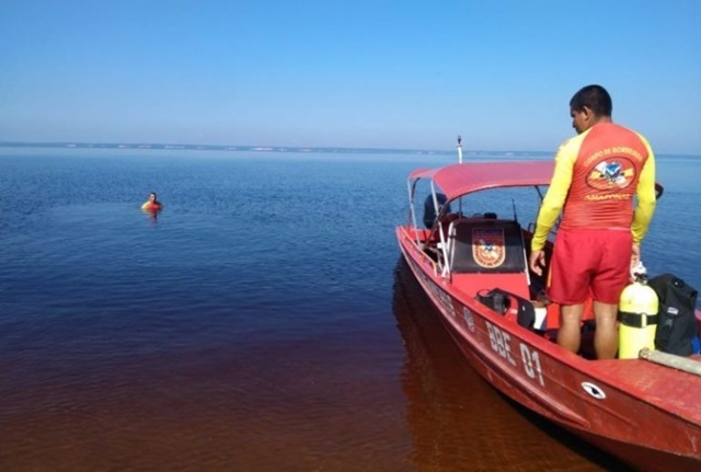 Bombeiros fazem buscas por PM que desapareceu enquanto pescava no Amazonas