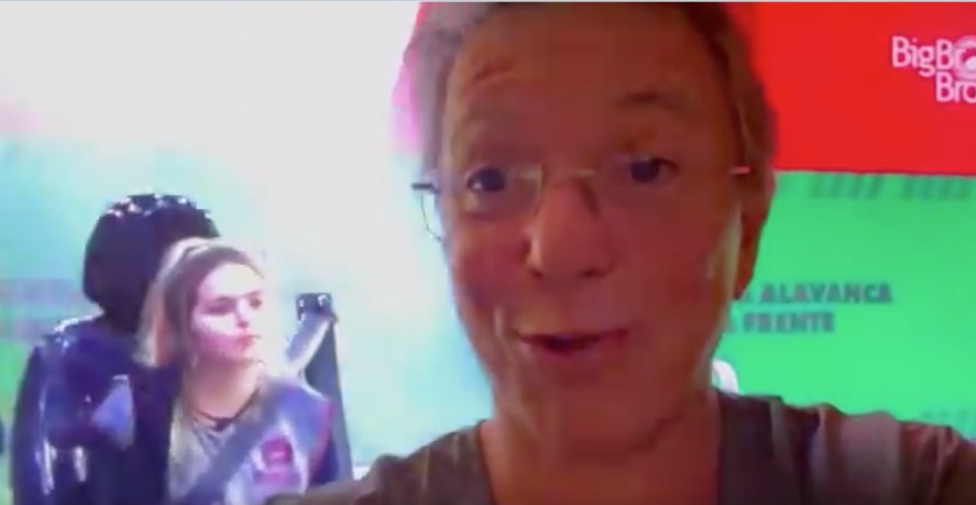 Boninho tira sarro de Viih Tube em prova: ‘A gente queria dar um banho'