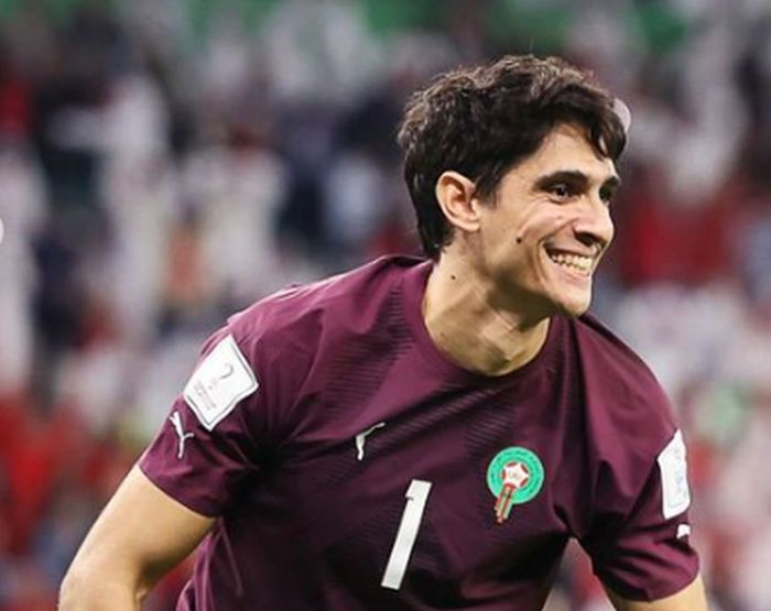 Goleiro de Marrocos é eleito melhor em campo, mas entrega prêmio a atacante