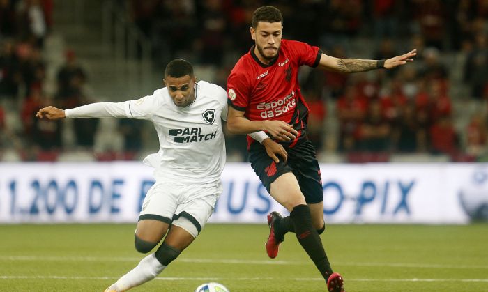 Brasileirão: Botafogo recebe Athletico e pode ampliar vantagem no topo