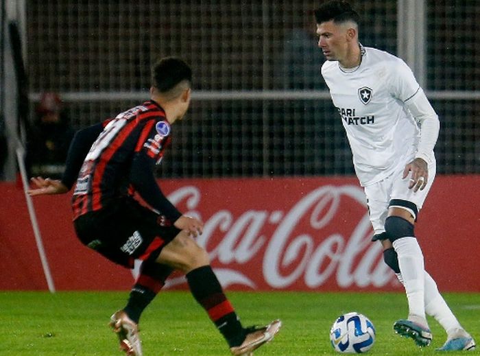 Botafogo vence Patronato e fica perto das oitavas da Sul-Americana