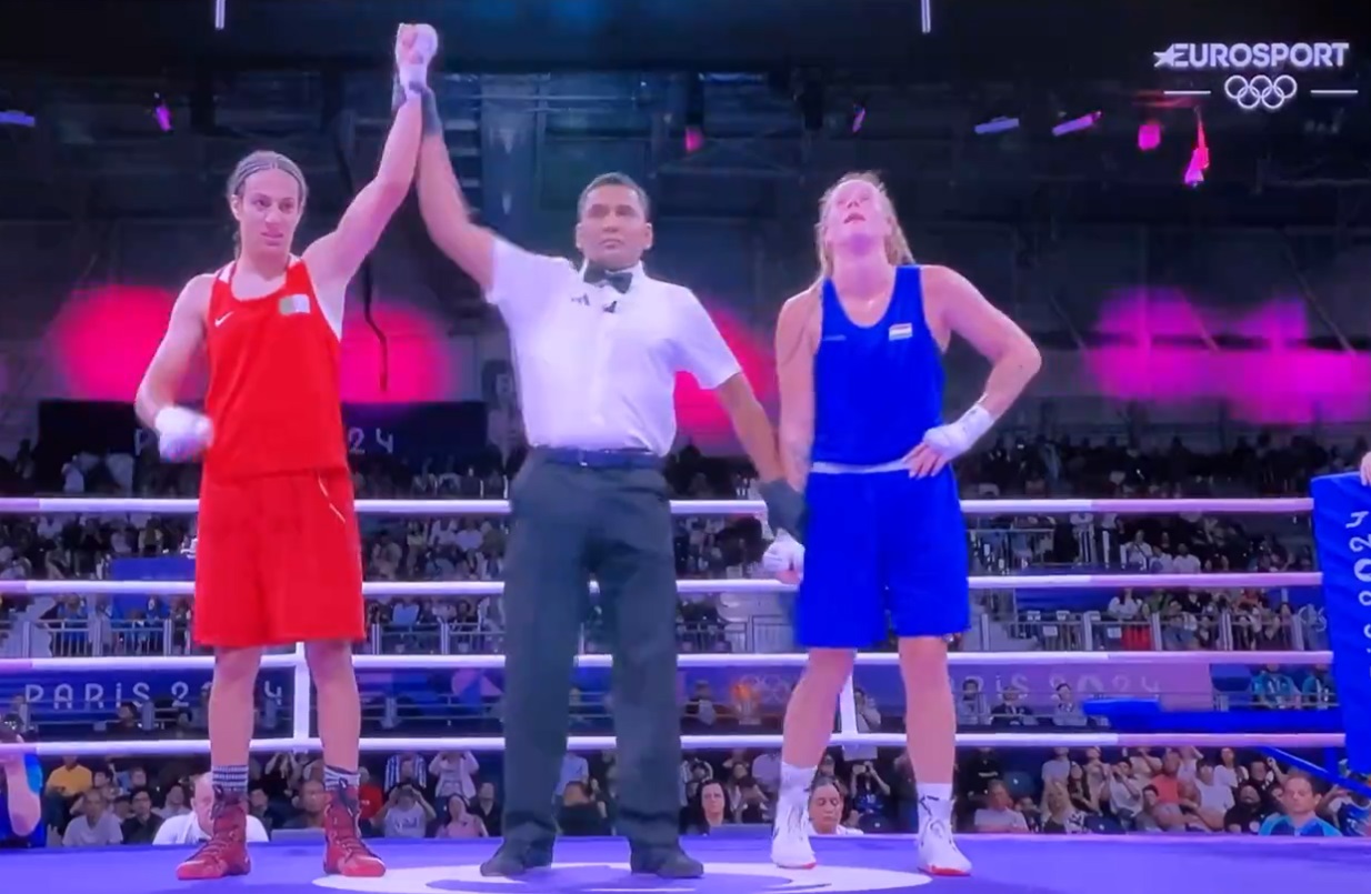 Boxeadora argelina questionada por gênero vence em meio à polêmica