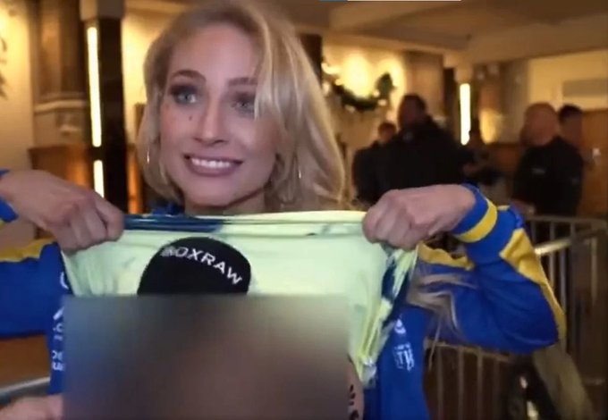 Vídeo: Boxeadora mostra os seios durante entrevista ao vivo