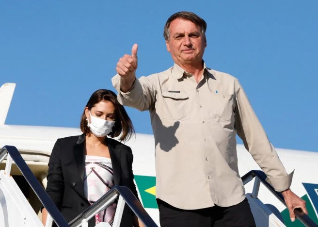 Bolsonaro fala com apoiadores nos EUA após se hospedar na casa de ex-lutador e perto da Disney