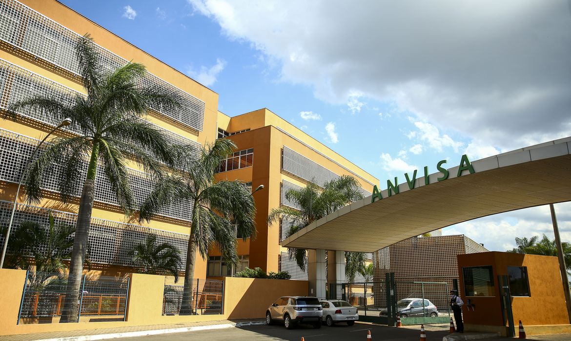 Anvisa diz que não recebeu pedido de uso emergencial de vacina 