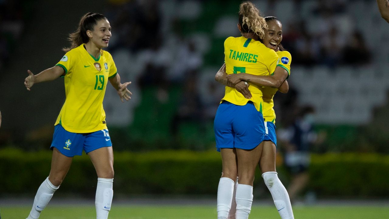 Brasil atropela a Argentina e estreia com goleada na Copa América feminina