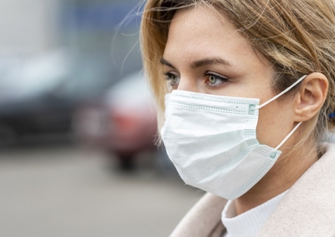 Mesmo com vacina, máscaras e isolamento continuam essenciais, diz OMS