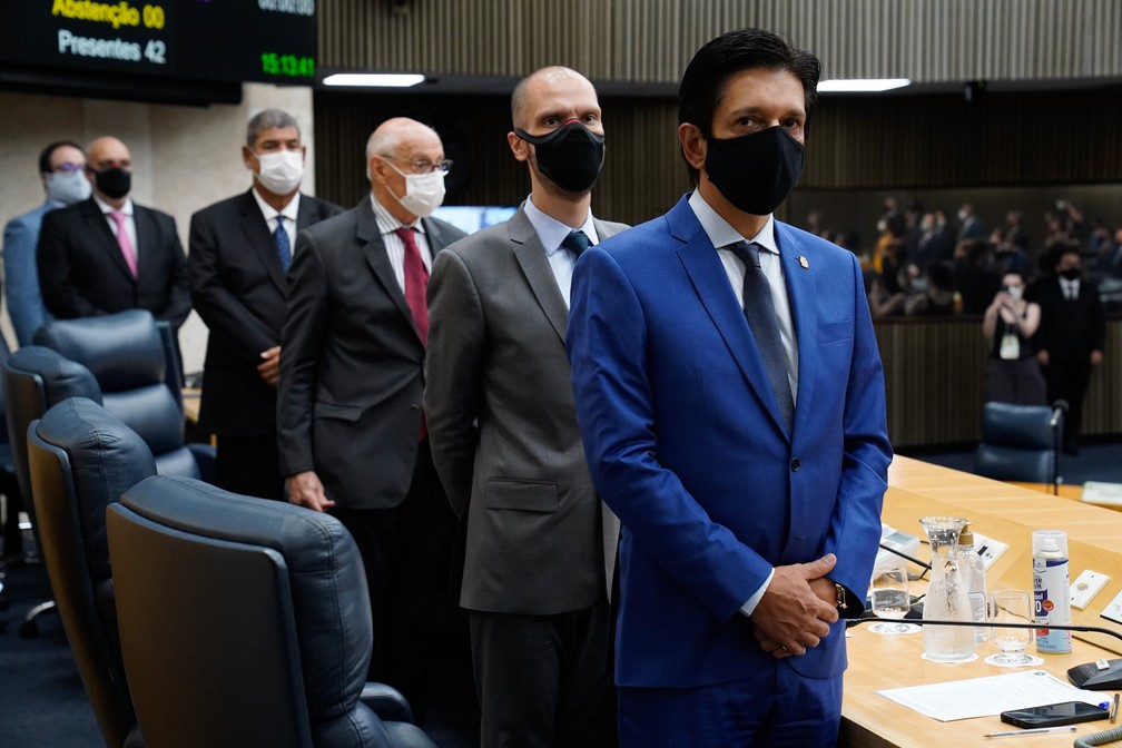 Covas toma posse em São Paulo e idosos até 65 ficam sem transporte gratuito