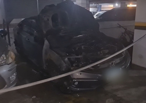 Advogado é preso após atear fogo no carro da ex-namorada 