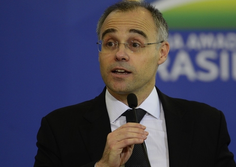 Ministro da Justiça André Mendonça testa positivo para Covid