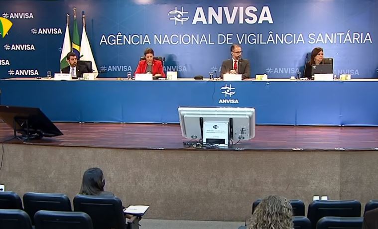 Em reunião, gerente da Anvisa indica aprovação da vacina de Oxford