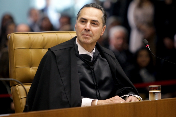 Resultado sai hoje 'se Deus quiser', diz Barroso após lentidão no 1º turno