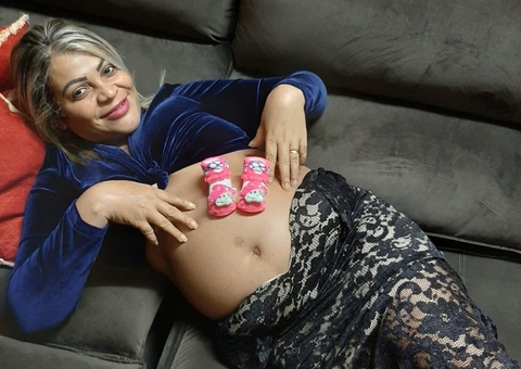 Bebê que teve couro cabeludo arrancado em parto tem alta após 43 dias