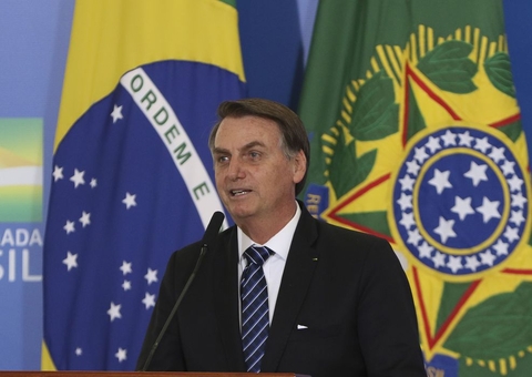Bolsonaro diz que ficar em casa durante a pandemia 'é para os fracos'