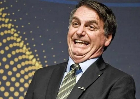 Com foto na web, Bolsonaro ironiza vacina obrigatória contra coronavírus