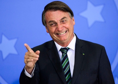 Bolsonaro ironiza vacinação: 'injeção, só se for de ânimo'