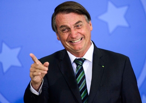 Em meio a alta de casos de Covid-19, Bolsonaro volta a criticar isolamento