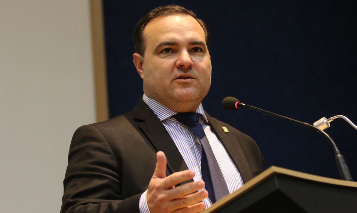 Bolsonaro oficializa indicação de Jorge Oliveira para o TCU