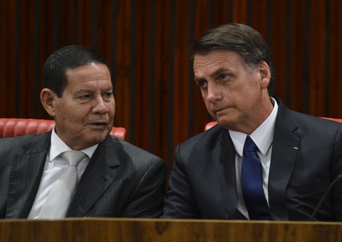 Bolsonaro rebate Mourão sobre compra da CoronaVac: 'a caneta é minha'