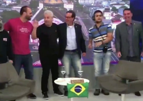 Dança do 'boga' com Sikêra pode render nova investigação a Flávio Bolsonaro
