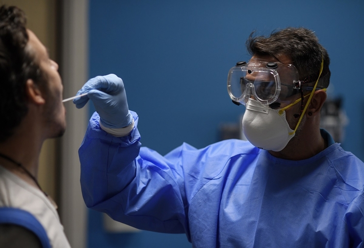 Brasil acumula 6,07 milhões de casos e 169 mil mortes por covid-19