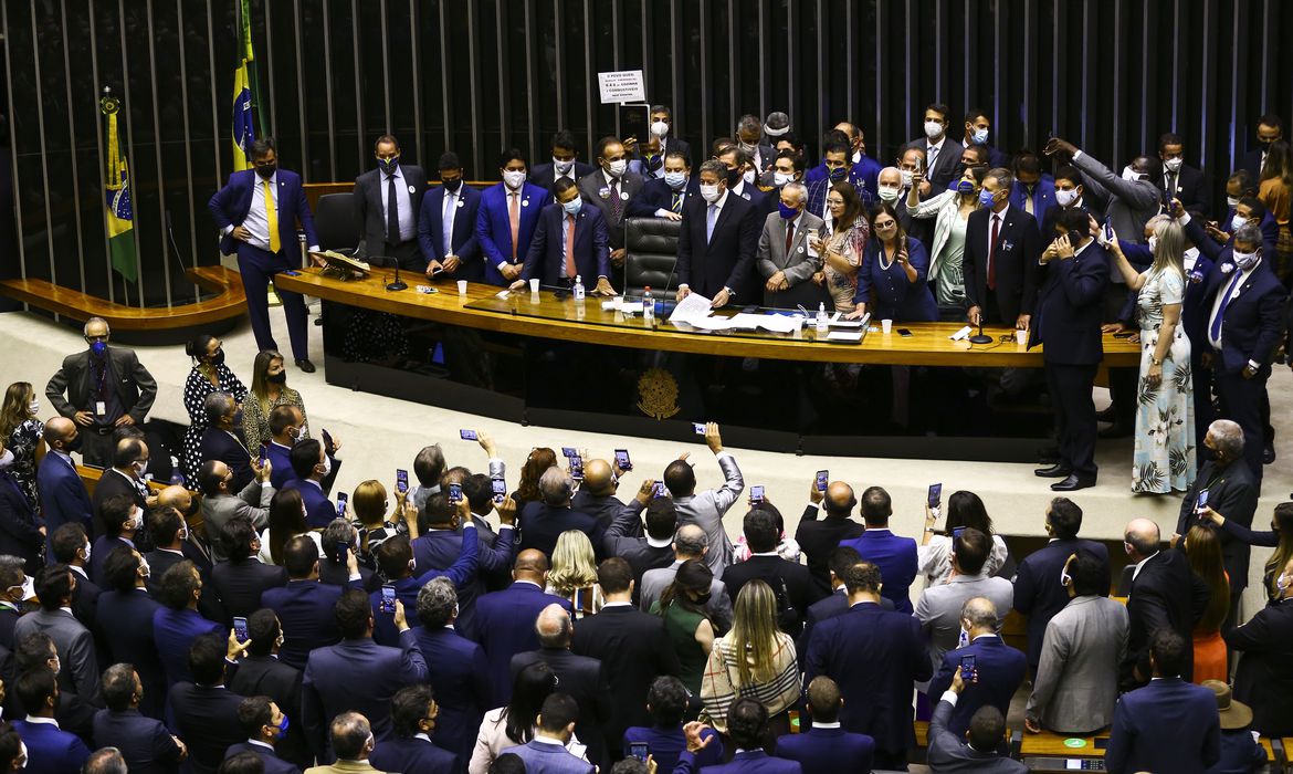 Eleição para mesa diretora da Câmara é adiada para amanhã
