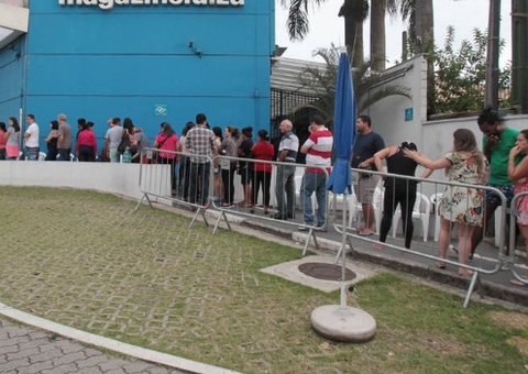 Magazine Luiza anuncia vagas exclusivas para negros e é acusada de racismo