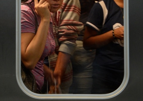 Justiça mantém condenação de homem que pressionou pênis em mulher no metrô