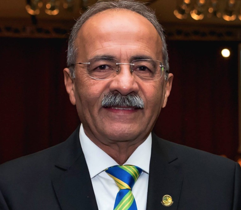 Senador líder do Governo esconde dinheiro na cueca durante operação da PF 