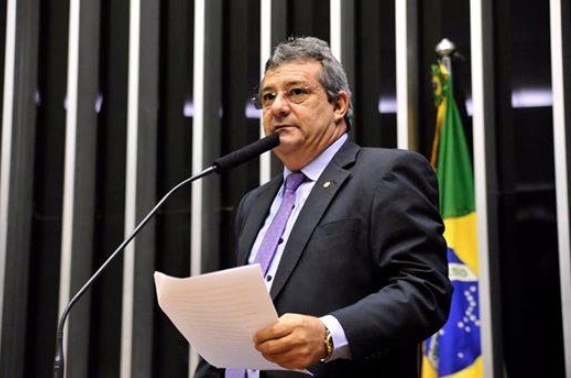 PF cumpre mandados contra ex-deputado e procurador de Justiça