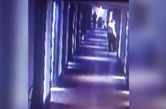Vídeo mostra funcionário de hotel invadindo quarto de hóspede estuprada