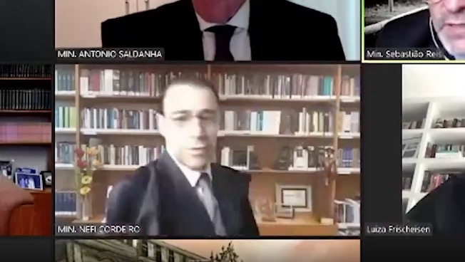 Vídeo: Ministro do STJ aparece sem calças em julgamento