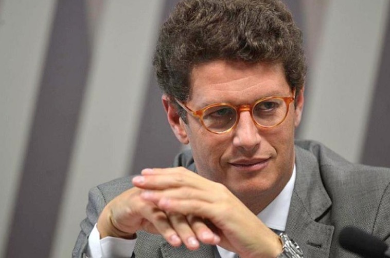 Justiça federal adia análise de afastamento de Ricardo Salles