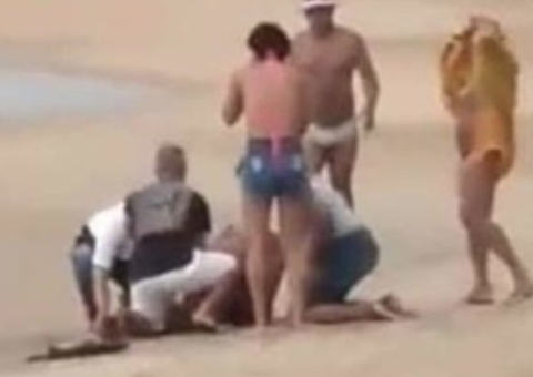 Menina de 4 anos morre ao ser atingida por raio enquanto brincava na praia