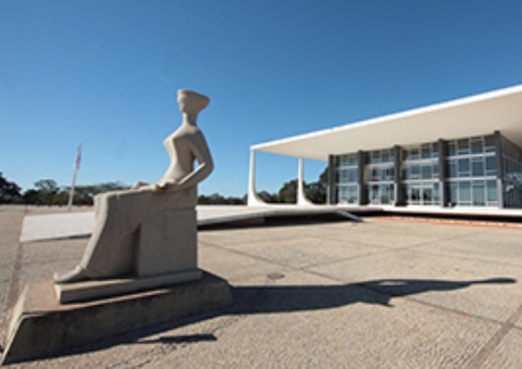 Após 4 votos, STF adia julgamento sobre revista íntima em presídios