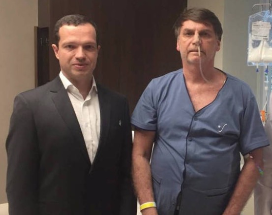 Cirurgião de Bolsonaro diz que vacina chinesa matou médico voluntário