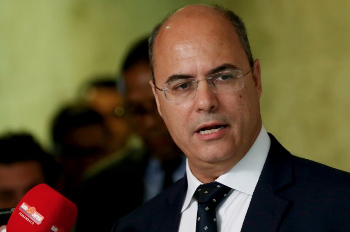 Witzel deixa residência oficial no RJ e volta a morar com a família