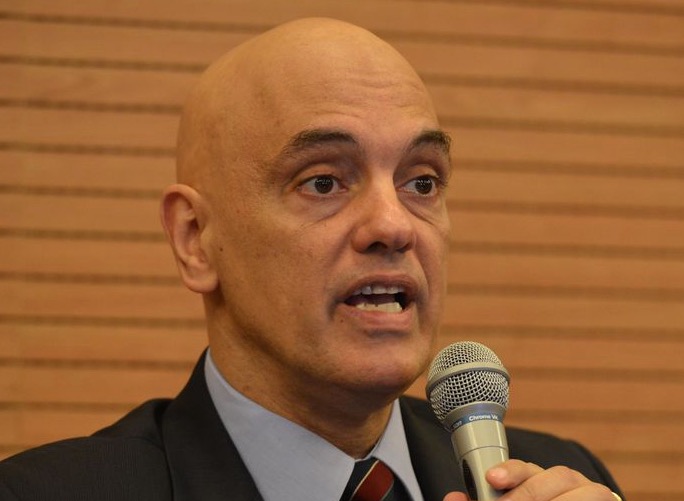 Ministro Alexandre de Moraes anuncia que está com Covid-19