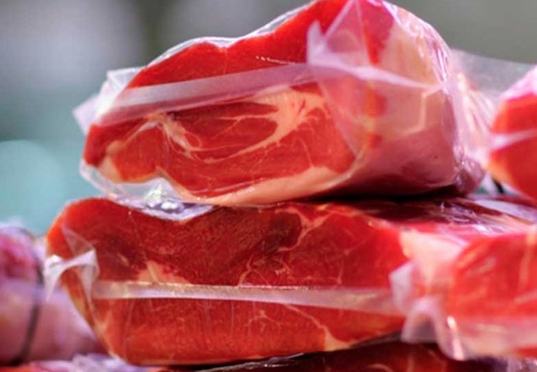 China encontra focos de coronavírus em embalagens de carnes brasileiras