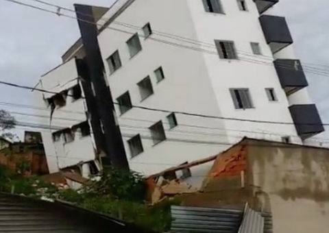 Prédio tomba e deixa 15 famílias desabrigadas em Minas Gerais