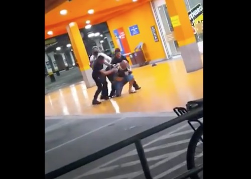 Vídeo mostra PM e segurança agredindo homem até a morte no Carrefour