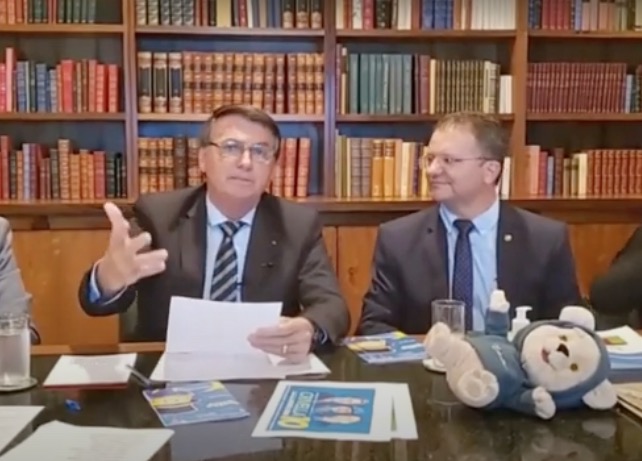Bolsonaro nega ter chamado covid-19 de gripezinha: 'Não há um vídeo'