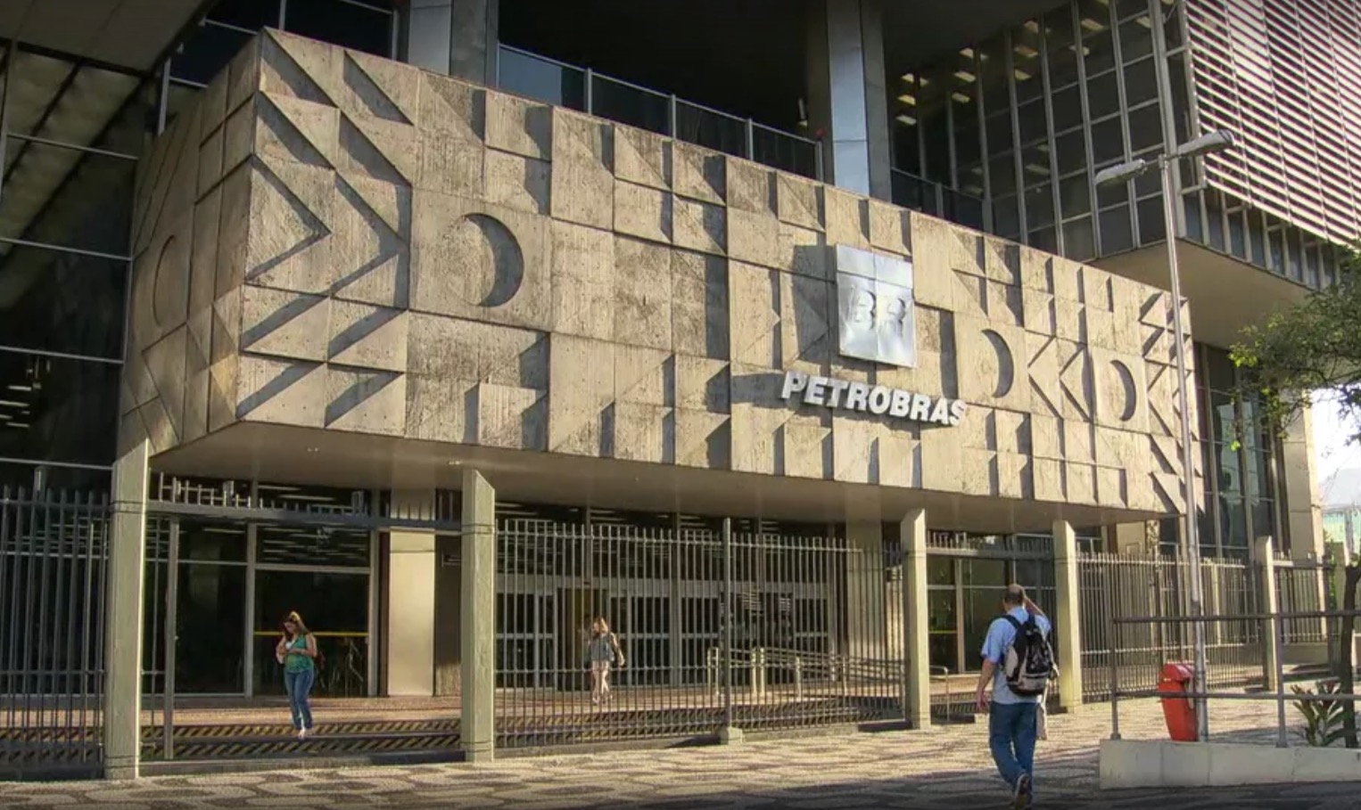 Empresários e ex-gerentes da Petrobras são condenados na Lava Jato